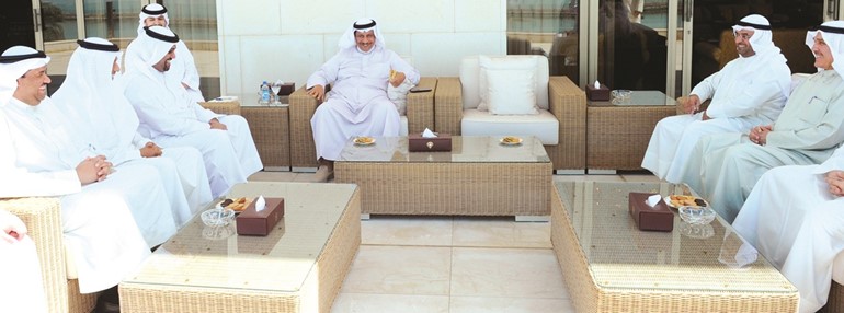 سمو رئيس الوزراء الشيخ جابر المبارك مستقبلا وزير المالية والاقتصاد الوطني البحريني ﻿