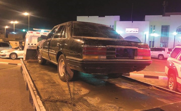 احدى المركبات التي مارست الرعونة على ونش الداخلية بعد ضبطها﻿
