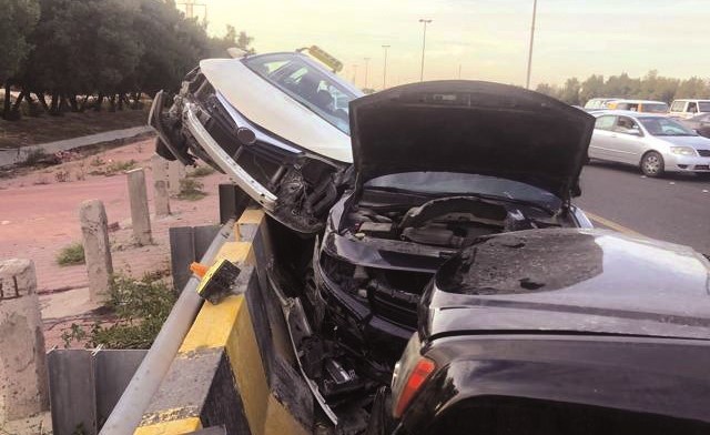 المركبات محطمة نتيجة التصادم الرباعى ﻿
