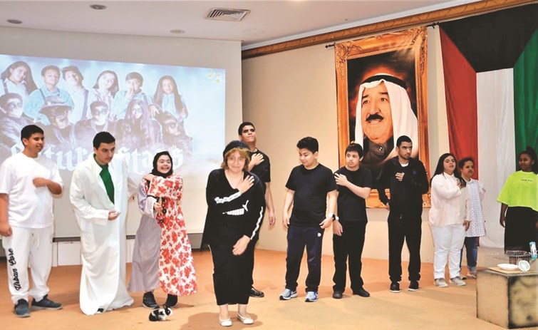 المؤلفة والمخرجة عبير يحيى تحيي الجمهور بعد عرض أمي جنتي﻿