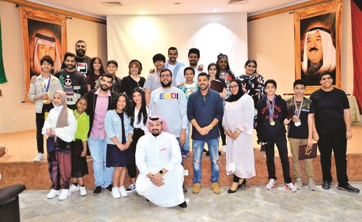 لقطة جماعية للمشاركين في الموسم الثاني من أكاديمية ستارز للفنون﻿