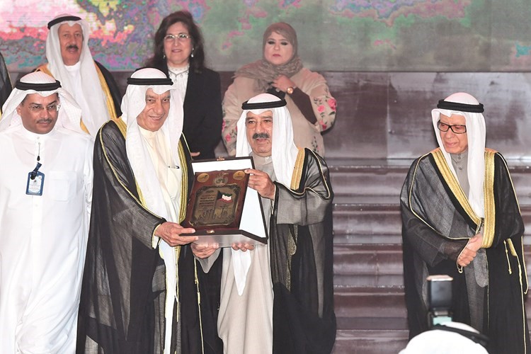 النائب الأول خلال تكريم د.عبدالله بشارة ﻿