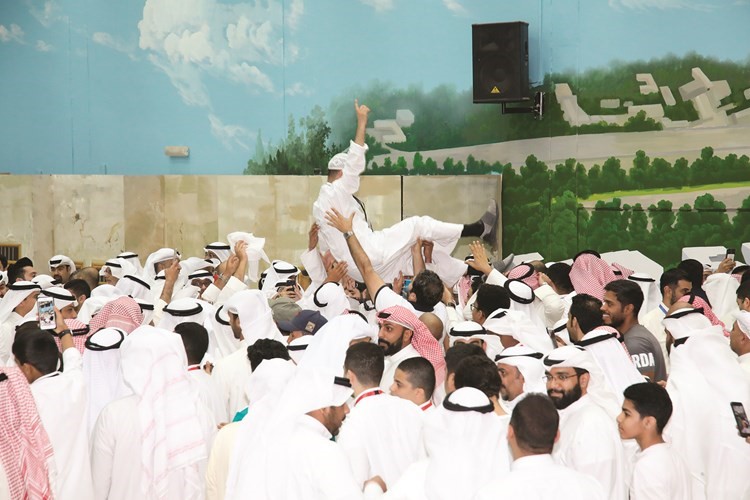 جانب من الاحتفالات بالفوز	(زين علام)﻿