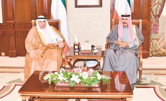 سمو نائب الأمير وولي العهد الشيخ نواف الأحمد خلال استقباله الشيخ خالد الجراح ﻿