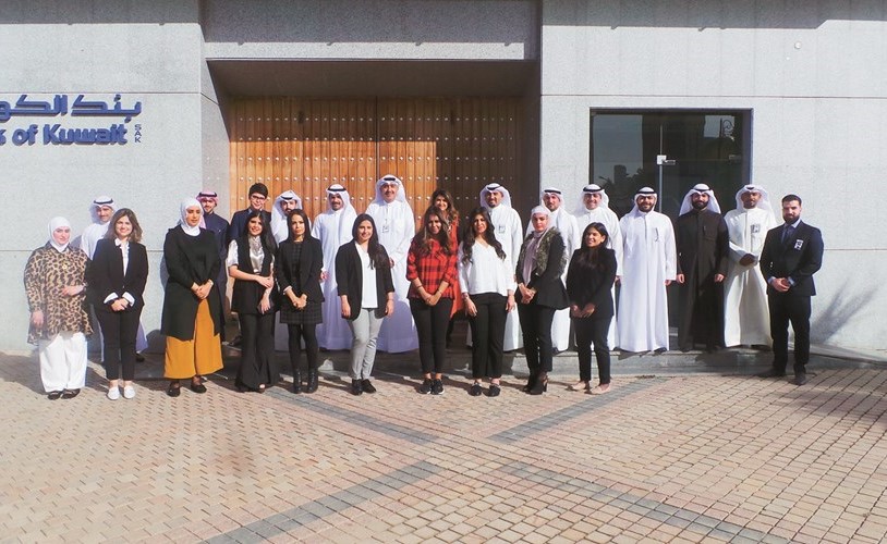 لقطة جماعية للمشاركين بالبرنامج