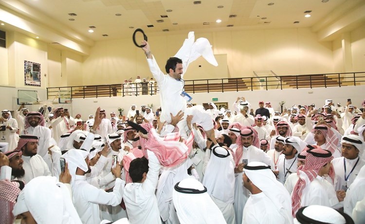 فرحة الفوز في انتخابات الجمعية 	(زين علام) ﻿