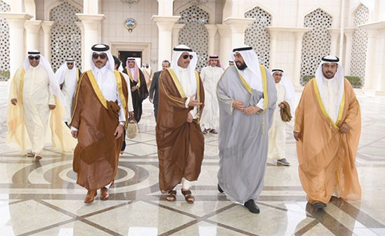 الرئيس مرزوق الغانم خلال مغادرته إلى الدوحة 