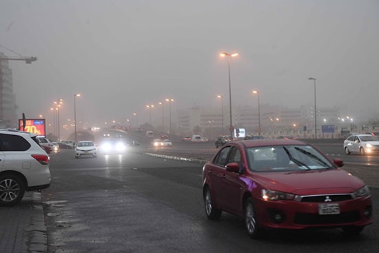 رياح قوية محملة بالغبار هبت على عدد من مناطق البلاد
