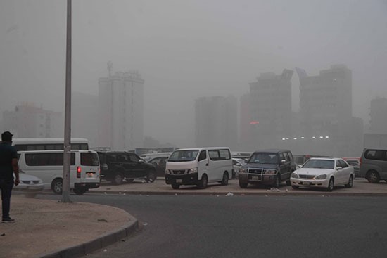 عادل المرزوق: رياح نشطة تسببت في هطول أمطار رعدية على الكويت