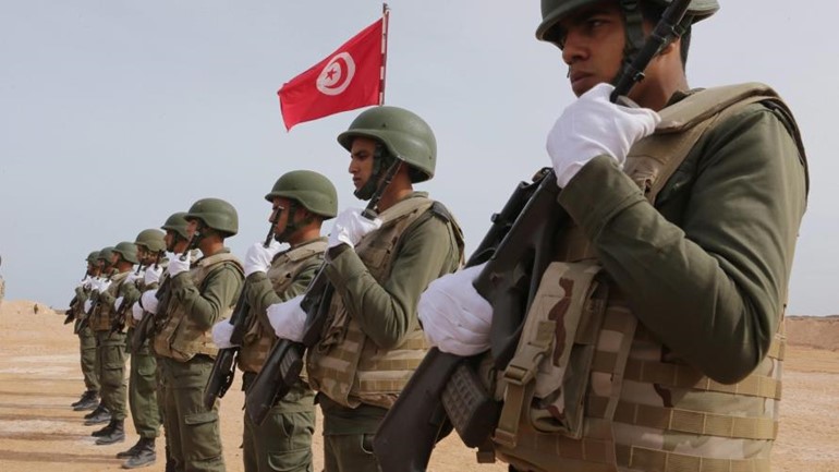 تونس تعزز احتياطاتها العسكرية على طول الحدود مع ليبيا