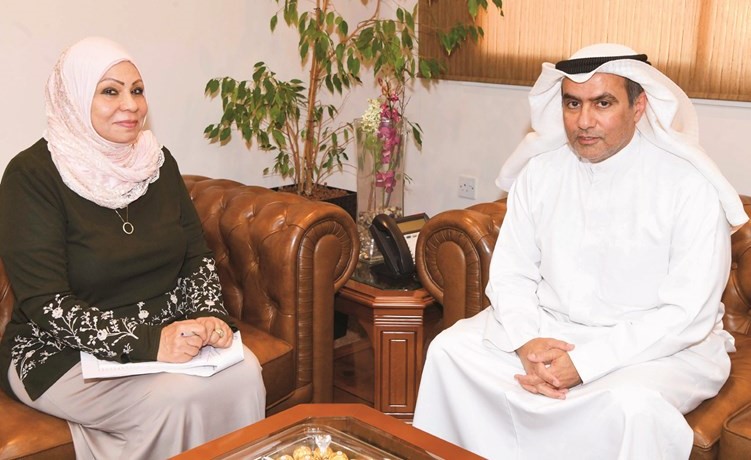  الأمين العام للأمانة العامة للأوقاف محمد الجلاهمة متحدثا للزميلة ليلى الشافعي	(محمد هاشم)﻿