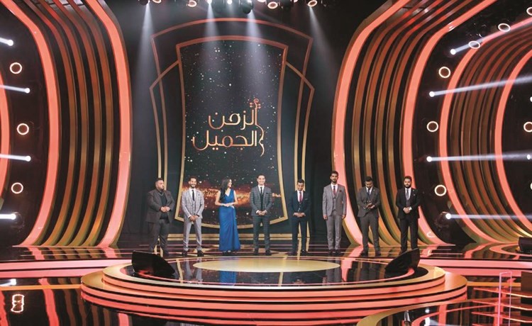 المتسابقون في لقطة جماعية ﻿