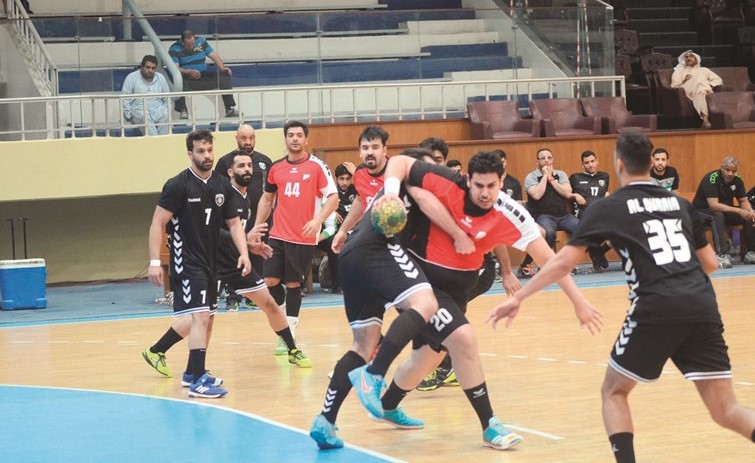 فهد الهاجري نجم دائرة خيطان يصارع لعبور دفاع برقان ﻿