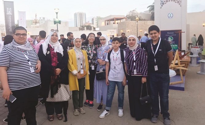 الزميلة هناء السيد متوسطة اعضاء الوفد﻿