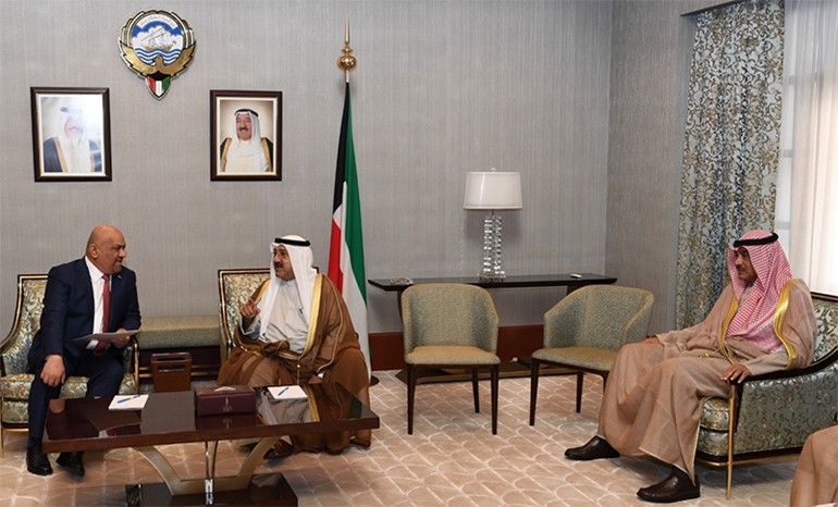 رئيس مجلس الوزراء بالأنابة ووزير الدفاع الشيخ ناصر صباح الأحمد يلتقي وزير الخارجية بجمهورية اليمن خالد اليماني بحضور نائب رئيس مجلس الوزراء ووزير الخارجية الشيخ صباح الخالد 