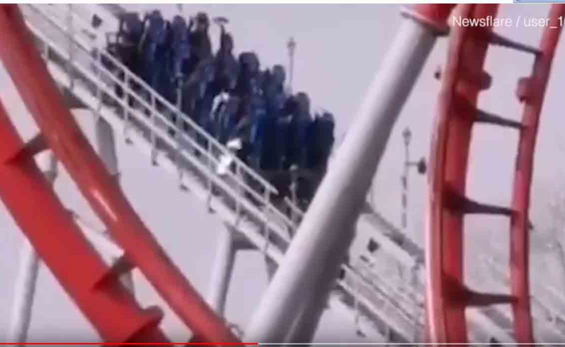 بالفيديو.. لحظات من "الرعب المعلق" في مدينة ملاهي