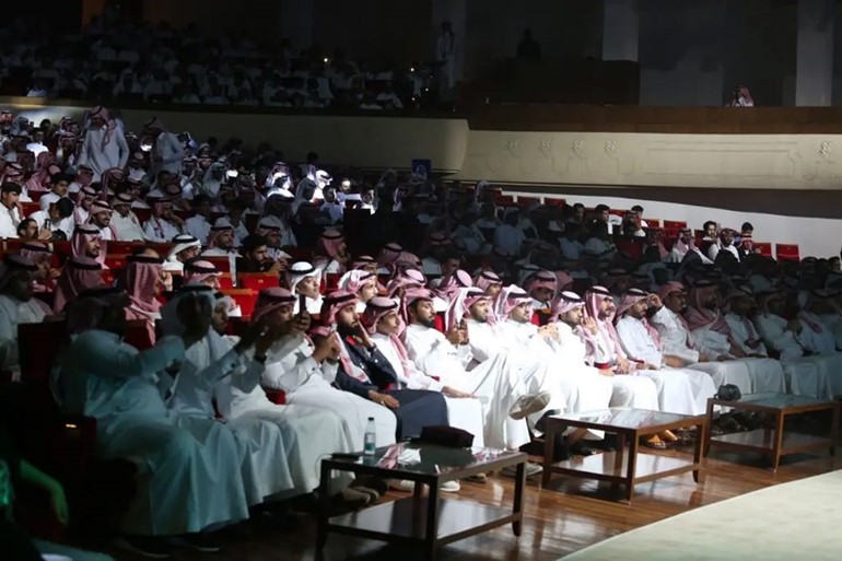 شاهد خالد عبدالرحمن وجمهوره.. طرب وعشق لا ينتهي