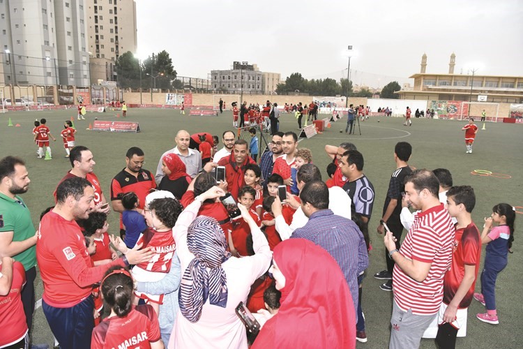 خالد بيبو مع اللاعبين وذويهم﻿