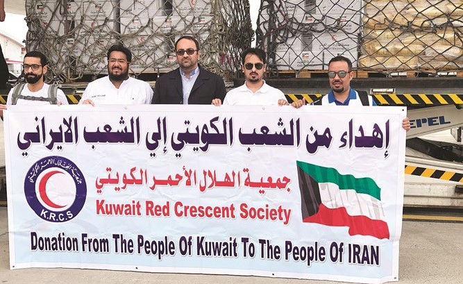 إهداء جمعية الهلال الأحمر لإغاثة المتضررين من السيول والفيضانات ﻿