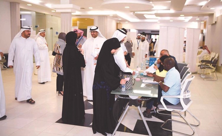 جانب من عملية التصويت في انتخابات جمعية الصيدلية﻿