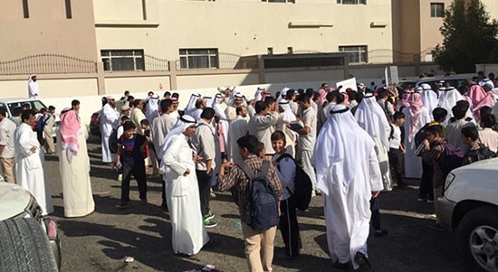 جانب من اعتصام أولياء أمور مدرسة الجهراء الأهلية 