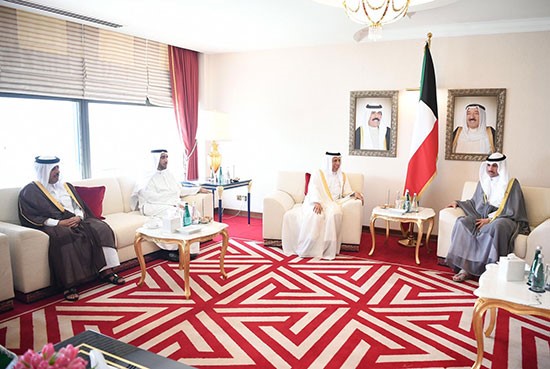 الرئيس مرزوق الغانم خلال اجتماعه مع رئيس مجلس الشورى القطري 