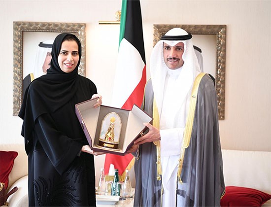 الرئيس الغانم خلال استقباله المتحدثة باسم الخارجية القطرية