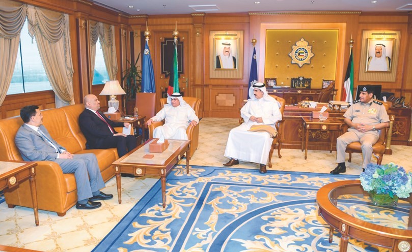 الشيخ خالد الجراح مستقبلا وزير الخارجية اليمني﻿