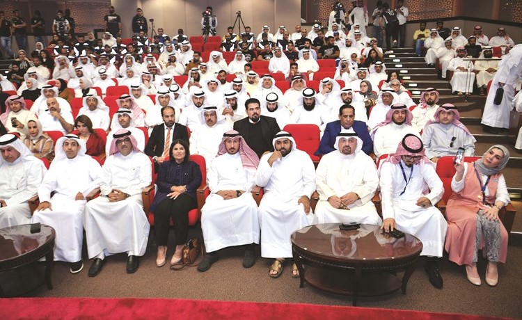 مشعل السبيعي ونبيلة العنجري وجمال النصرالله في مقدمة الحضور	(قاسم باشا) ﻿