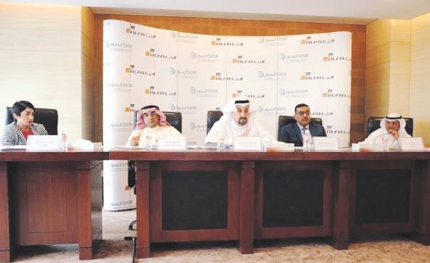 طريف العوضي مترئسا الجمعية العمومية لشركة السور لتسويق الوقود أمس ﻿