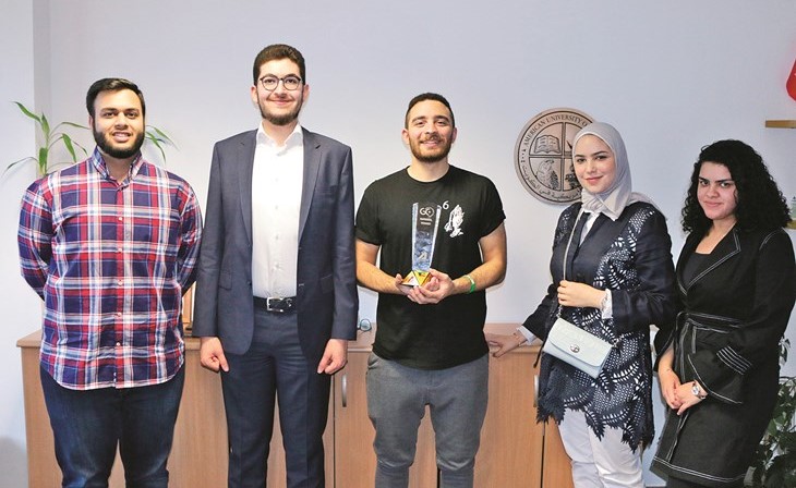 الفريق الفائز بالمركز الأول﻿