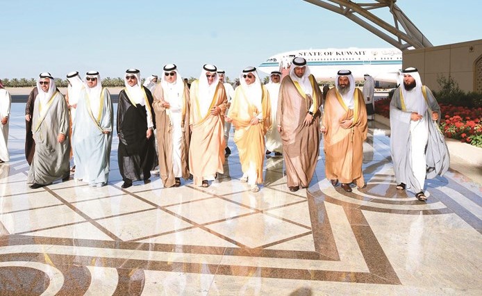 رئيس مجلس الأمة مرزوق الغانم ونائبه عيسى الكندري ونايف المرداس ود.فهد العفاسي ود.عودة الرويعي والقائم بأعمال سفارة قطر لدى الكويت سعيد القحطاني وعلي الدقباسي ومحمد الدلال ويبدو علام الكندري اثناء عودتهم أمس﻿