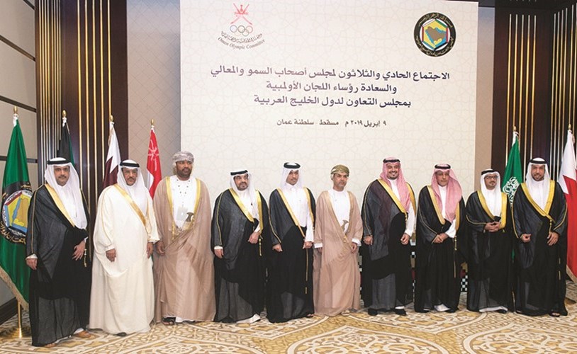 أمين سر اللجنة الأولمبية الكويتية عبيد زايد يتوسط ممثلي اللجان الأولمبية بمجلس التعاون﻿