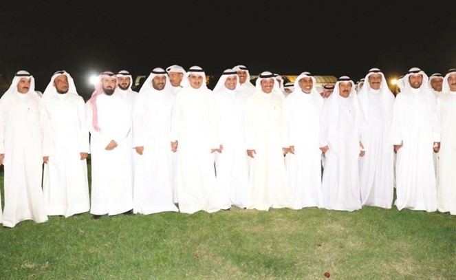 فهد الشعلة وم.أحمد المنفوحي وم.باتل الرشيدي يتوسطون قيادات البلدية وأعضاء البلدي والحضور خلال الحفل ﻿