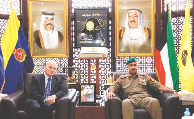 الفريق الركن محمد الخضر مستقبلا سفير كرواتيا أمير موهاريمي﻿