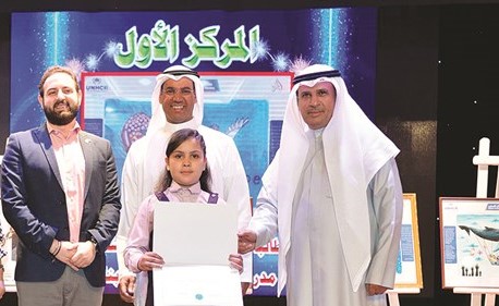 تكريم الفائزة بالمركز الأول﻿