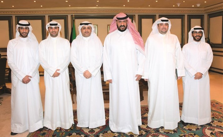 محافظ العاصمة الشيخ طلال الخالد يتوسط وفد بيتك ﻿