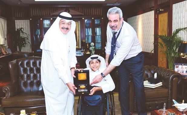يوسف الجاسم وكامل العوضي يكرمان غانم المفتاح﻿