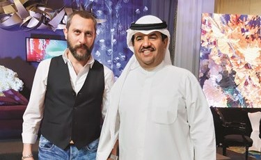الشيخ دعيج الخليفة خلال المعرض	(متين غوزال)﻿