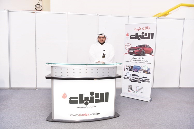 الزميل وليد جمعة في جناح الأنباء﻿