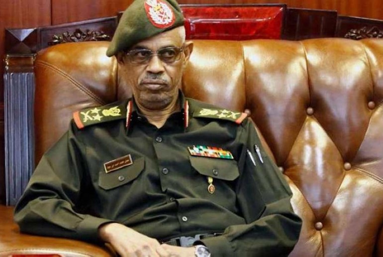 المتظاهرون في السودان يتحدون حظر التجوال ويؤكدون: الاعتصام قائم لحين تسليم السلطة لحكومة مدنية انتقالية