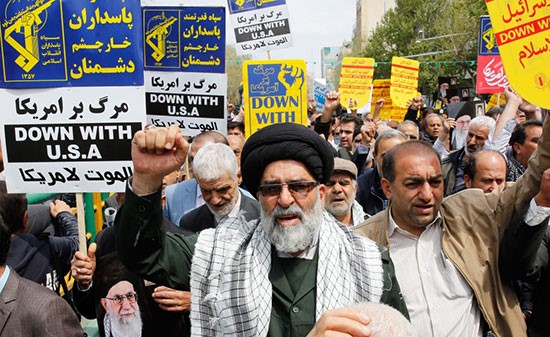 آلاف الإيرانيين يحتجون على تصنيف الحرس الثوري منظمة إرهابية