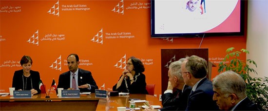 الوزير الحجرف خلال الجلسة الحوارية المغلقة لمعهد دول الخليج في واشنطن 
