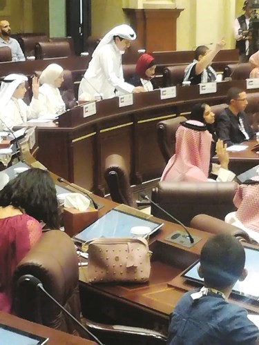 جانب من إحدى جلسات برلمان الطفل العربي﻿