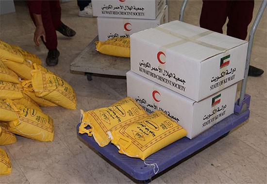 "الهلال الأحمر" يدشن حملة لتوزيع المساعدات الغذائية الرمضانية على 150 أسرة محتاجة
