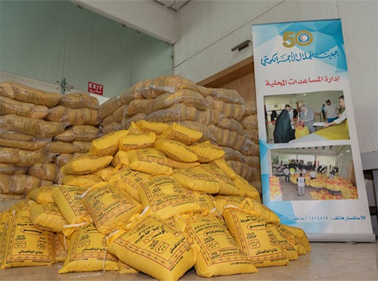 "الهلال الأحمر" يدشن حملة لتوزيع المساعدات الغذائية الرمضانية على 150 أسرة محتاجة