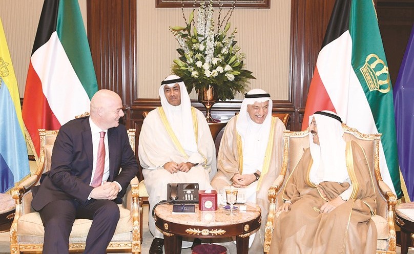 صاحب السمو الأمير الشيخ صباح الأحمد خلال استقباله جياني إنفانتينو﻿