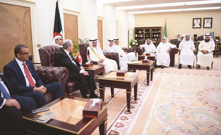 الرئيس الغانم خلال جلسة المباحثات مع رئيس البرلمان التونسي﻿