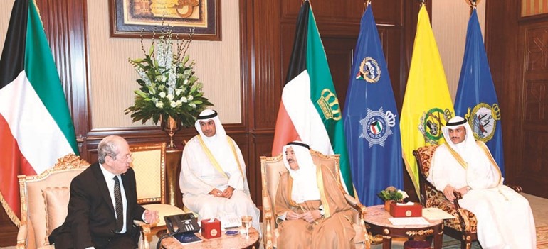 صاحب السمو الأمير الشيخ صباح الاحمد مستقبلا رئيس مجلس النواب التونسي بحضور مرزوق الغانم ﻿