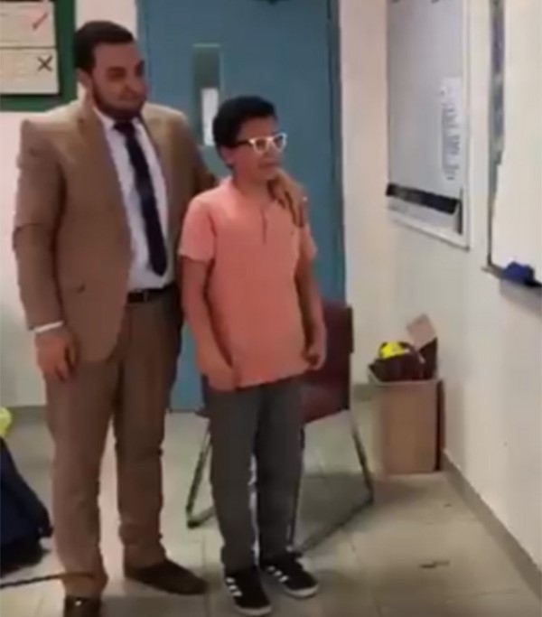 بالفيديو.. ردة فعل طفل سعودي شاهد مقطعًا لوالده من الحد الجنوبي